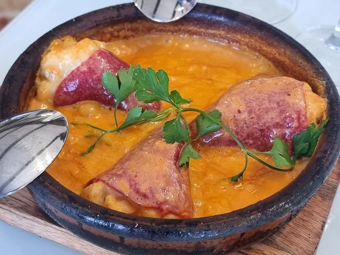 Pimientos rellenos de bacalao del Restaurante El Hayedo de Sofía